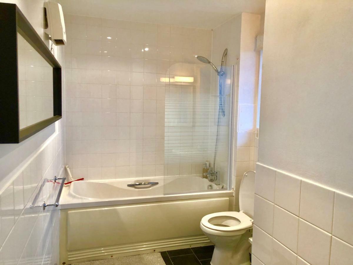 2 Bedrooms Modern Apartment, Lounge, Full Kitchen, Balcony, 5 Minutes Stratford Station London Eksteriør bilde