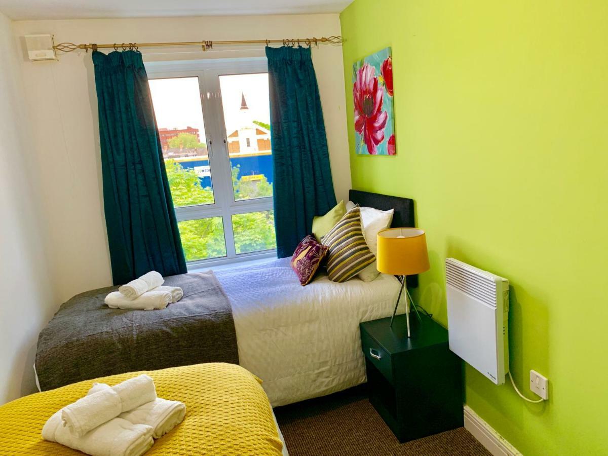 2 Bedrooms Modern Apartment, Lounge, Full Kitchen, Balcony, 5 Minutes Stratford Station London Eksteriør bilde