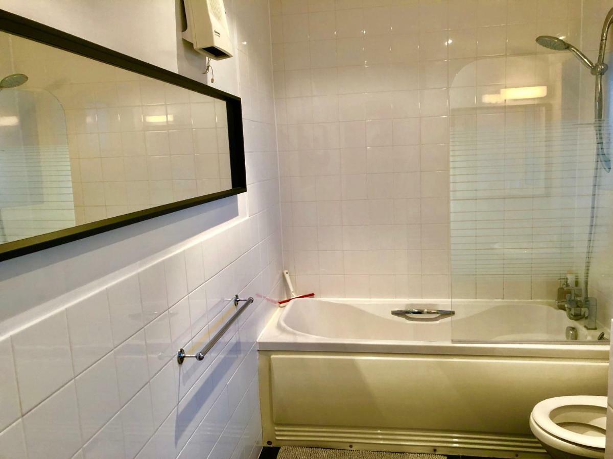 2 Bedrooms Modern Apartment, Lounge, Full Kitchen, Balcony, 5 Minutes Stratford Station London Eksteriør bilde