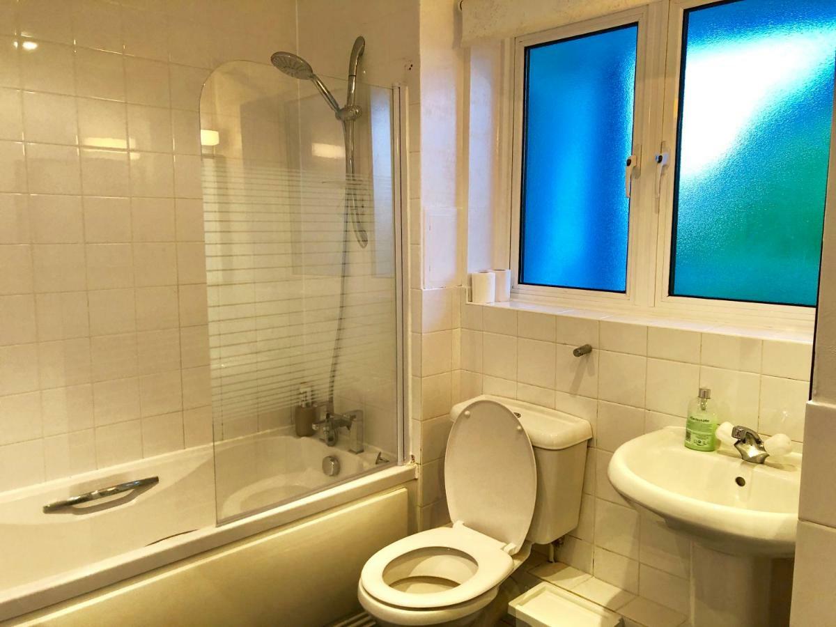 2 Bedrooms Modern Apartment, Lounge, Full Kitchen, Balcony, 5 Minutes Stratford Station London Eksteriør bilde