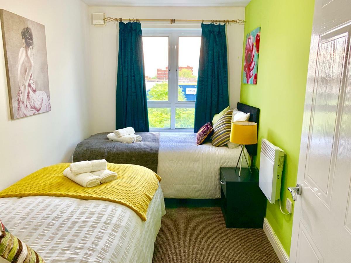2 Bedrooms Modern Apartment, Lounge, Full Kitchen, Balcony, 5 Minutes Stratford Station London Eksteriør bilde